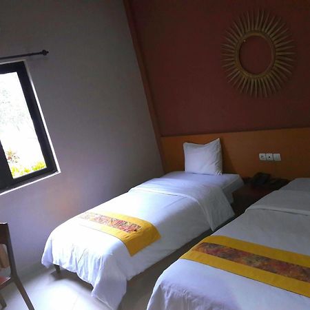 Hotel Transit Pasuruan Zewnętrze zdjęcie