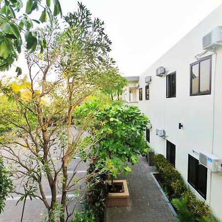 Hotel Transit Pasuruan Zewnętrze zdjęcie