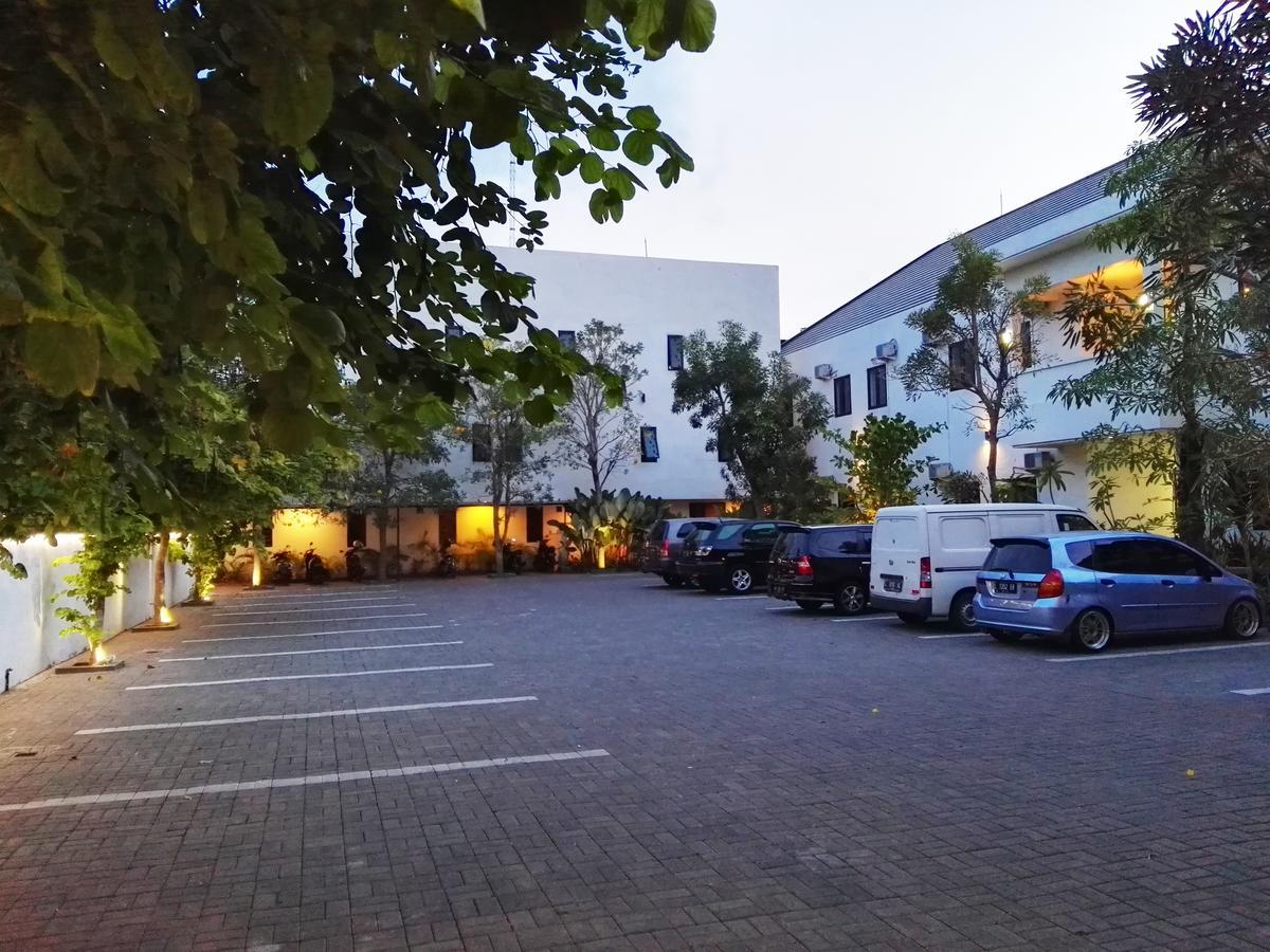 Hotel Transit Pasuruan Zewnętrze zdjęcie