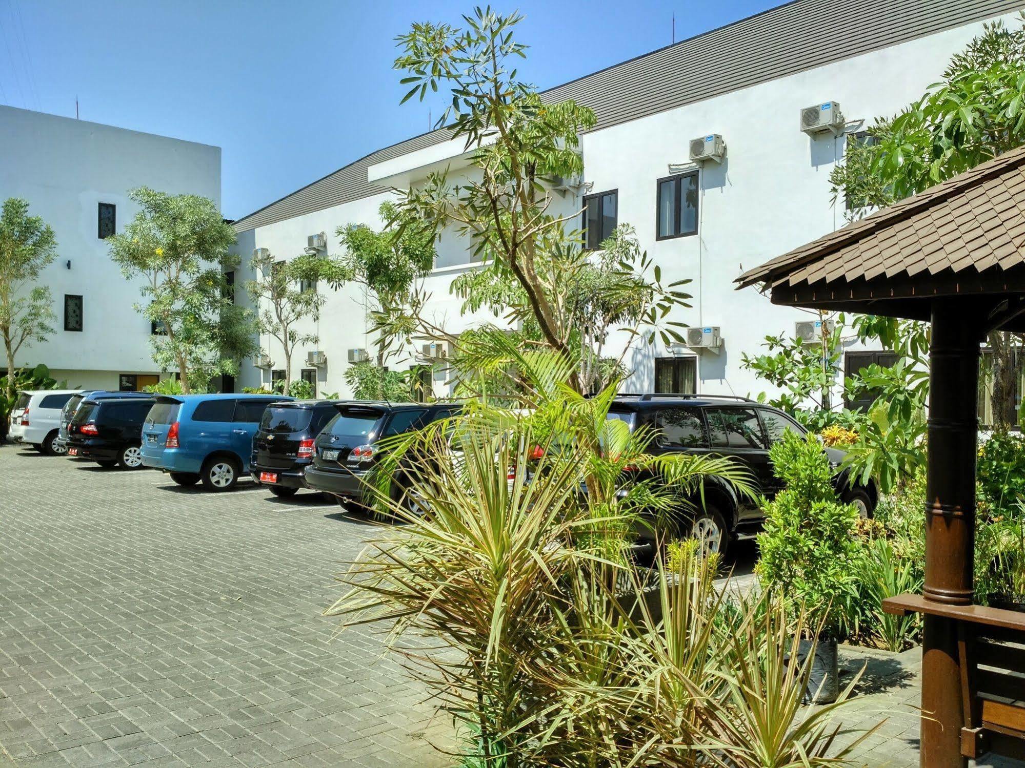 Hotel Transit Pasuruan Zewnętrze zdjęcie
