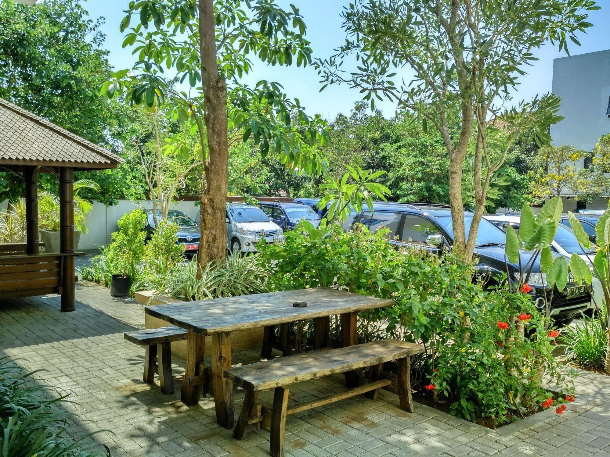Hotel Transit Pasuruan Zewnętrze zdjęcie