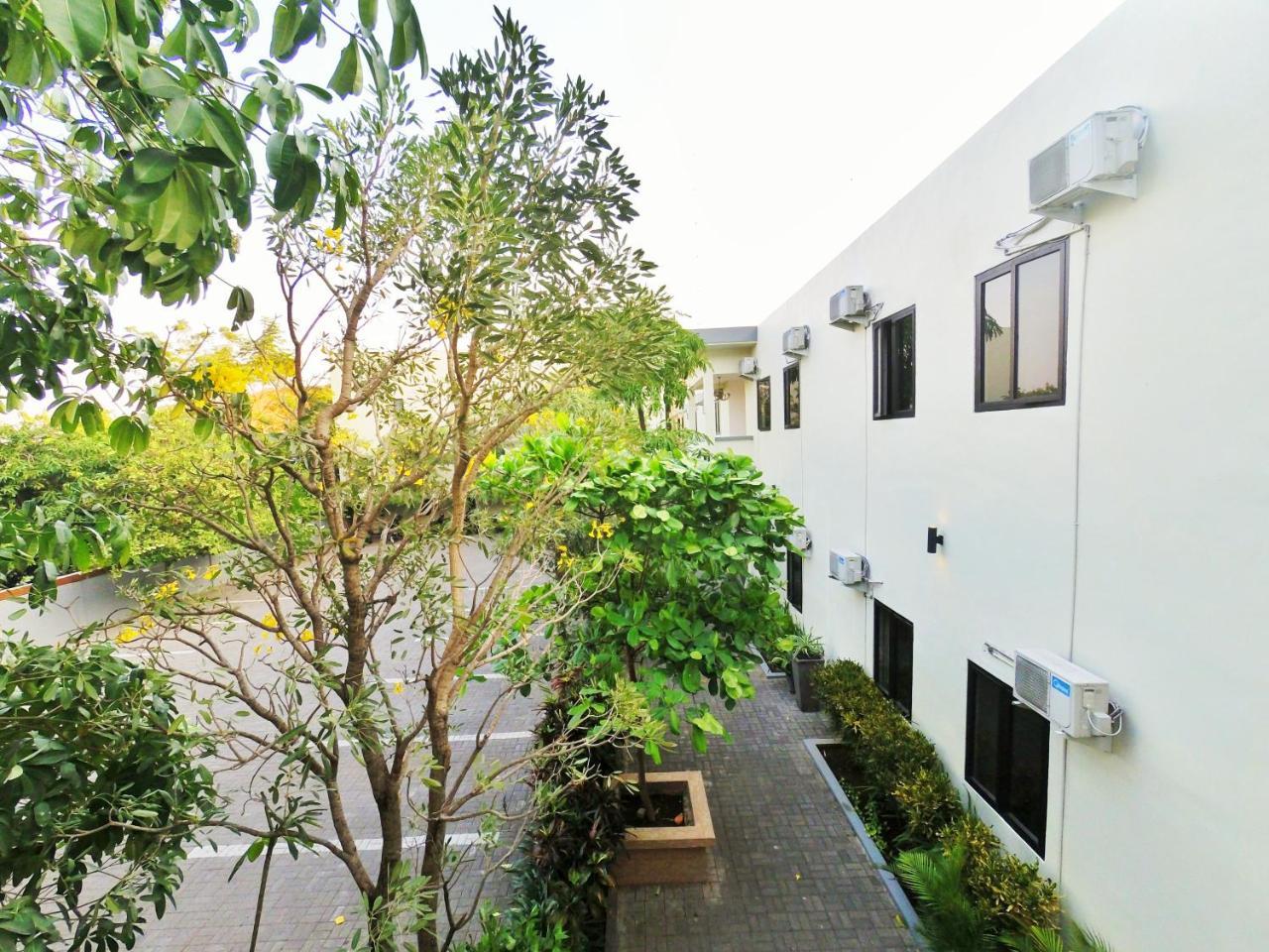 Hotel Transit Pasuruan Zewnętrze zdjęcie