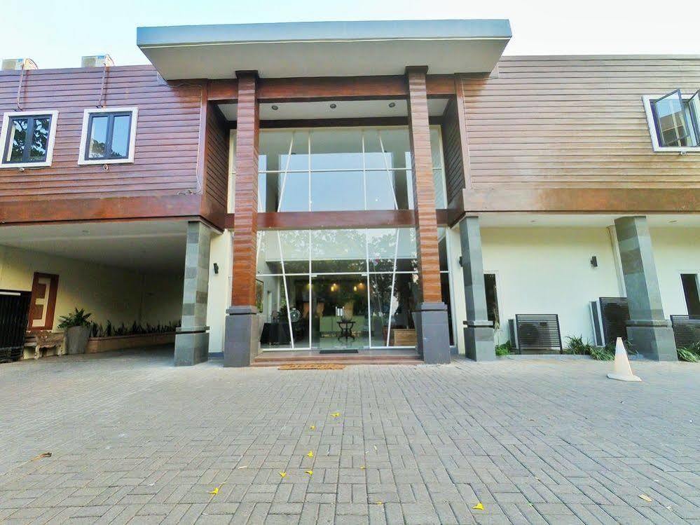 Hotel Transit Pasuruan Zewnętrze zdjęcie